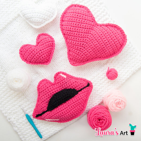 Set de 3 mini almohaditas a crochet - Corazón - Me Encanta y Boquita