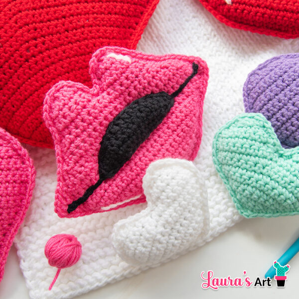 Set de 3 mini almohaditas a crochet - Corazón - Me Encanta y Boquita