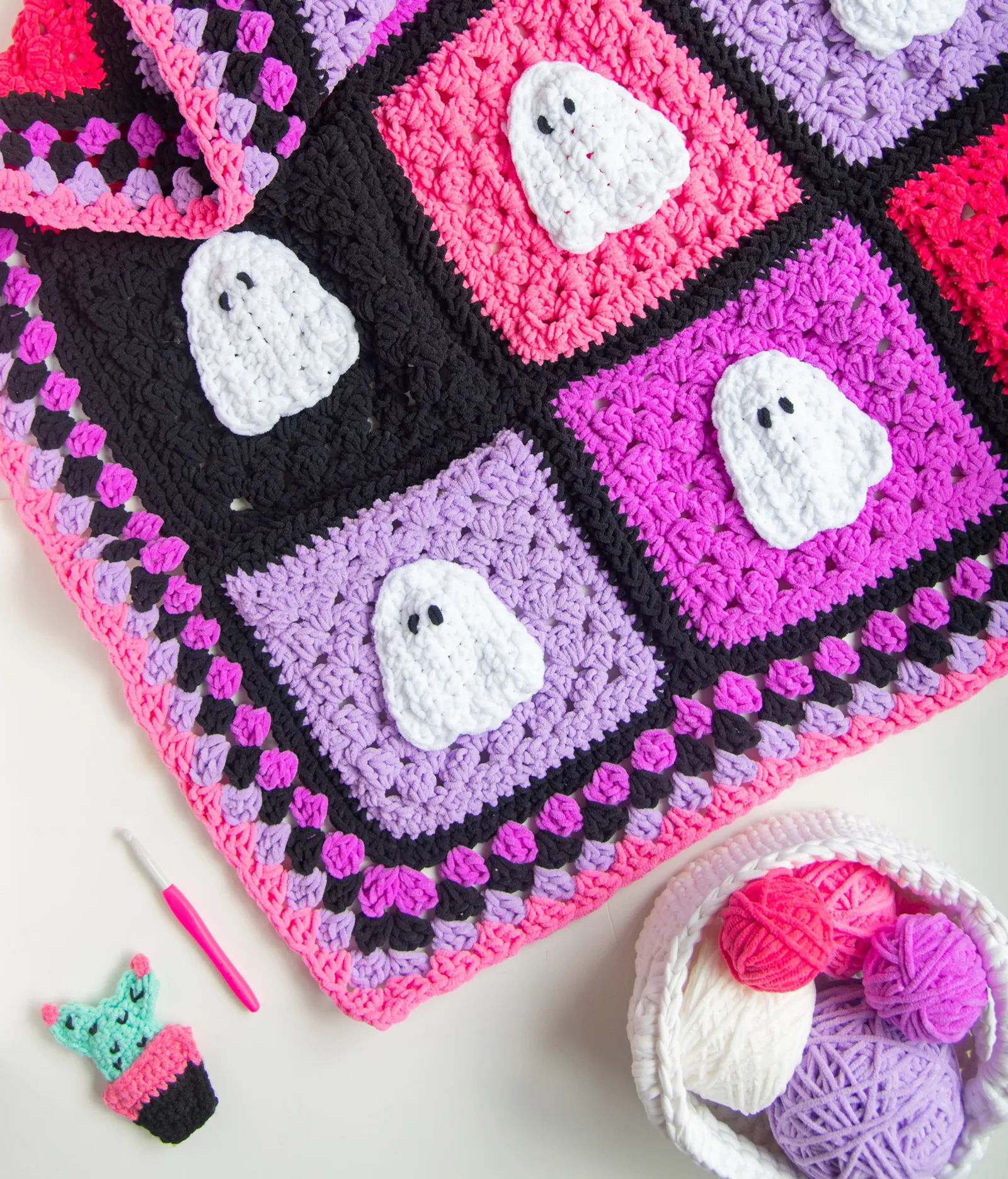 Crochet Ghost Blanket - English Pattern