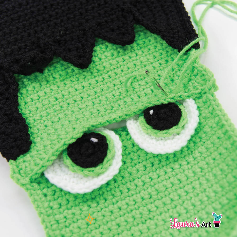 Frankenstein crochet pillow / Almohada de Frankenstein a crochet