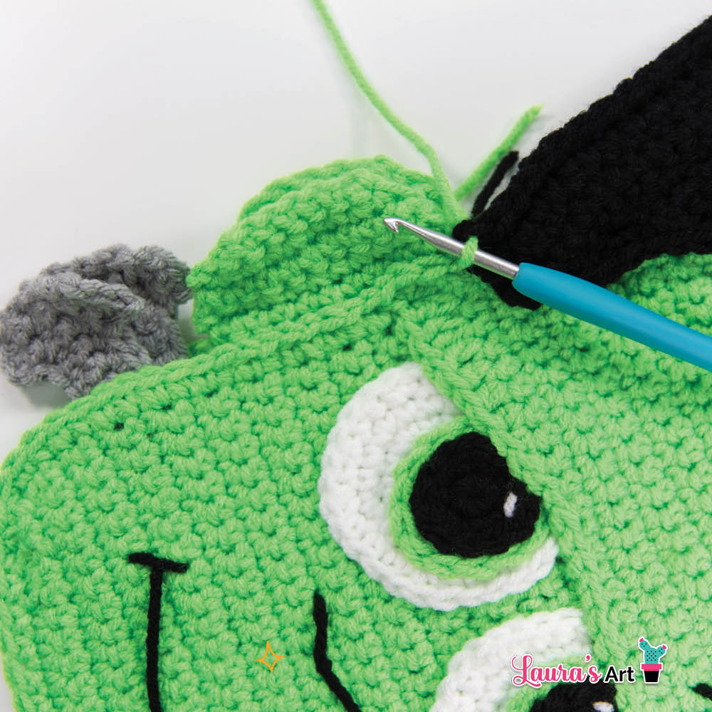 Frankenstein crochet pillow / Almohada de Frankenstein a crochet