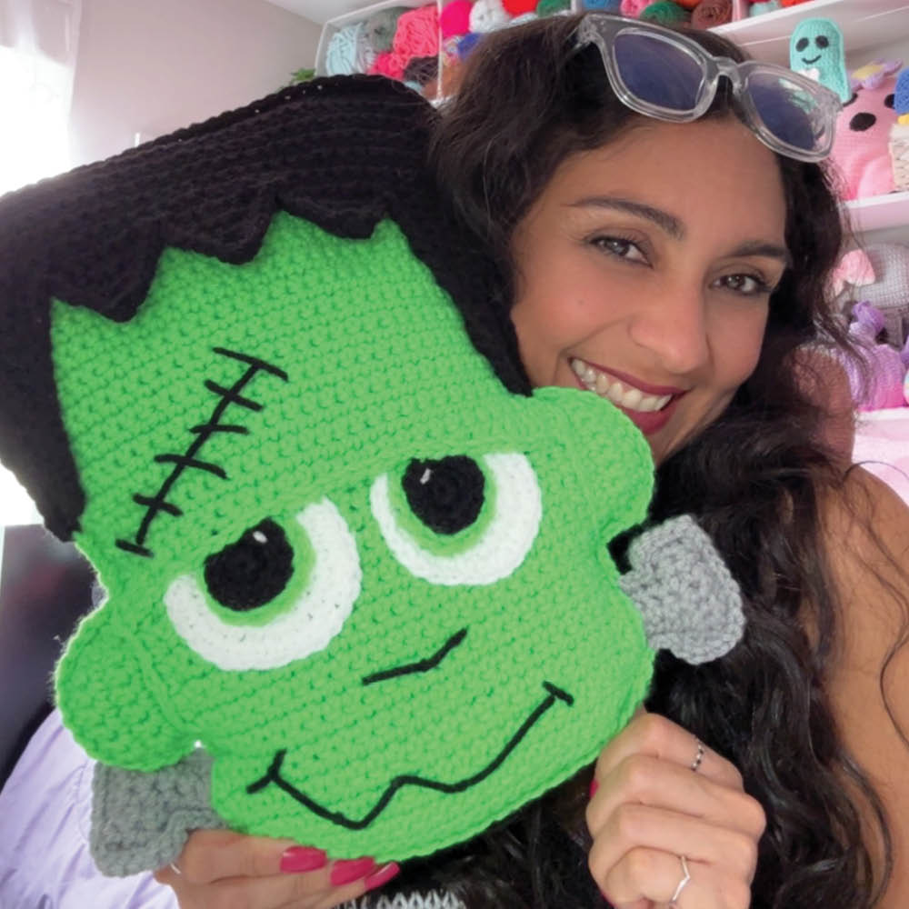 Frankenstein crochet pillow / Almohada de Frankenstein a crochet