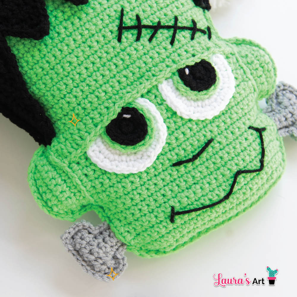 Frankenstein crochet pillow / Almohada de Frankenstein a crochet